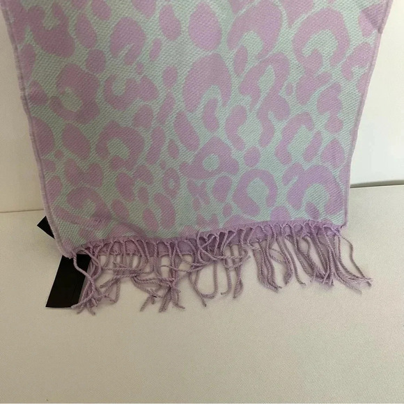 Steve Madden Reversible Leopard Print Scarf Lavender Mint With Fringe - Picture 10 of 11